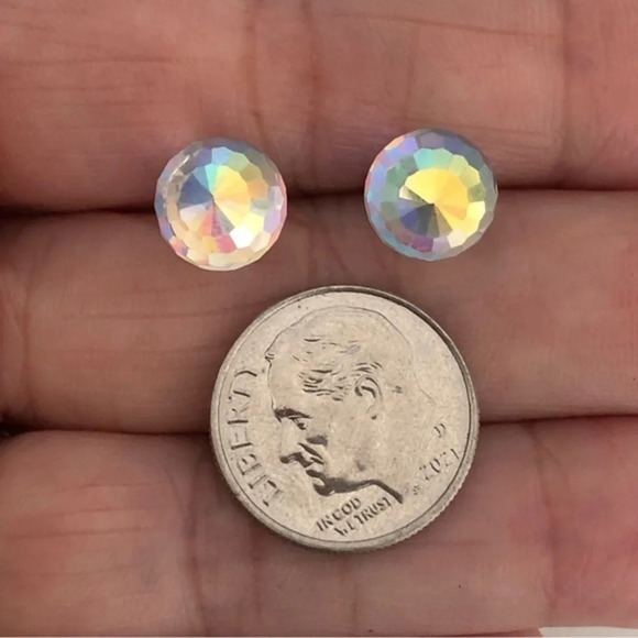 Kaleidoscope Iridescent Disco Ball Shimmer 8mm Stud Earrings NWT - Picture 4 of 4